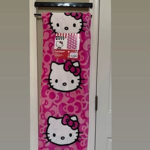 Hello Kitty Plush Blanket in Pink